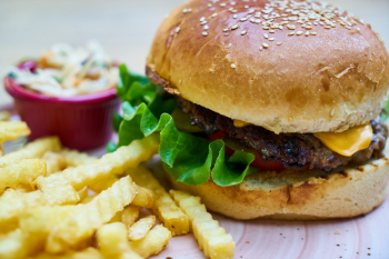 _2023-04-18_14_23_burgers fries.jpg